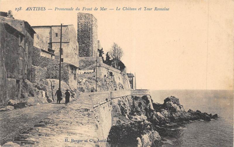 Carte postale ancienne Antibes - Promenade Du Front De Mer à Antibes