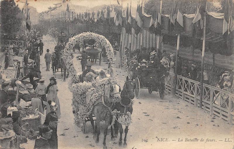 Carte postale ancienne Nice - La Bataille De Fleurs à Nice