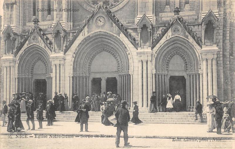 Carte postale ancienne Nice - Eglise Notre Dame - Sortie De Messe à Nice