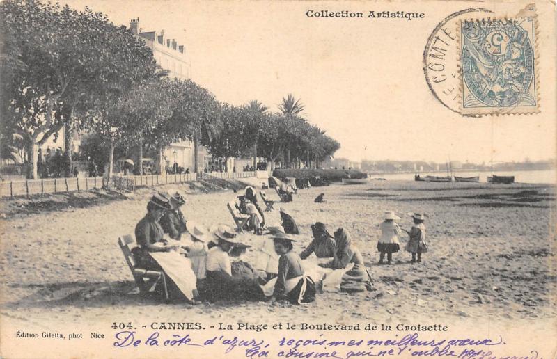 Carte postale ancienne Cannes - La Plage Et Boulevard De La Croisette à Cannes