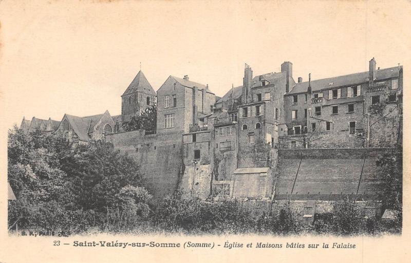 Carte postale ancienne Saint Valery Sur Somme - Eglise Et Maisons Baties Sur La Falaise à Saint-Valery-sur-Somme