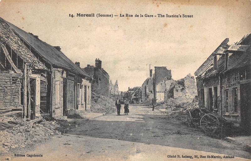 Carte postale ancienne Moreuil - La Rue De La Gare à Moreuil