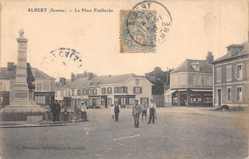 Carte postale ancienne Albert - Place Faidherbe à Albert