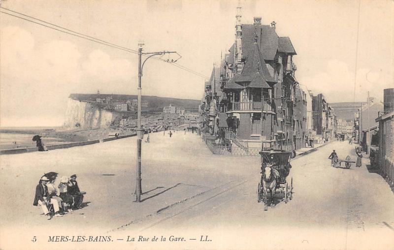 Carte postale ancienne Mers Les Bains - La Rue De La Gare à Mers-les-Bains