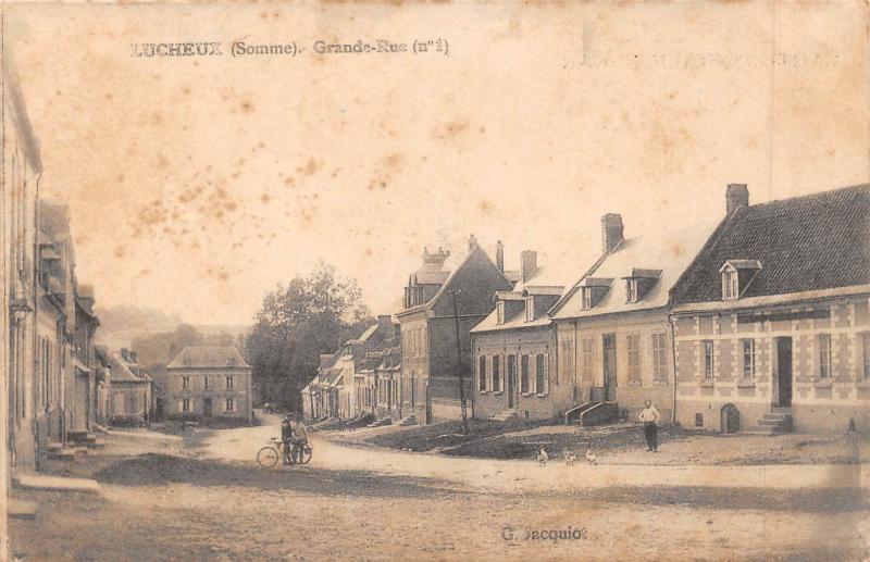 Carte postale ancienne Lucheux - Grande Rue N°1 à Lucheux