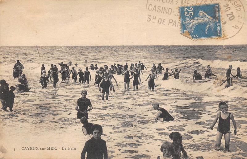Carte postale ancienne Cayeux Sur Mer Le Bain à Cayeux-sur-Mer