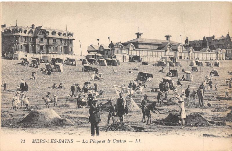 Carte postale ancienne Mers Les Bains - Le La Plage Et Le Casino à Mers-les-Bains