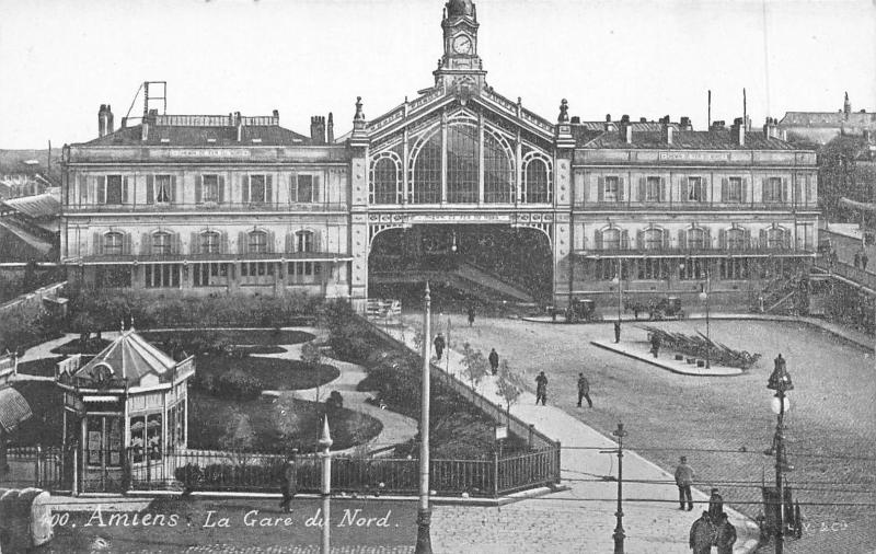 Carte postale ancienne Amiens - La Gare Du Nord à Amiens