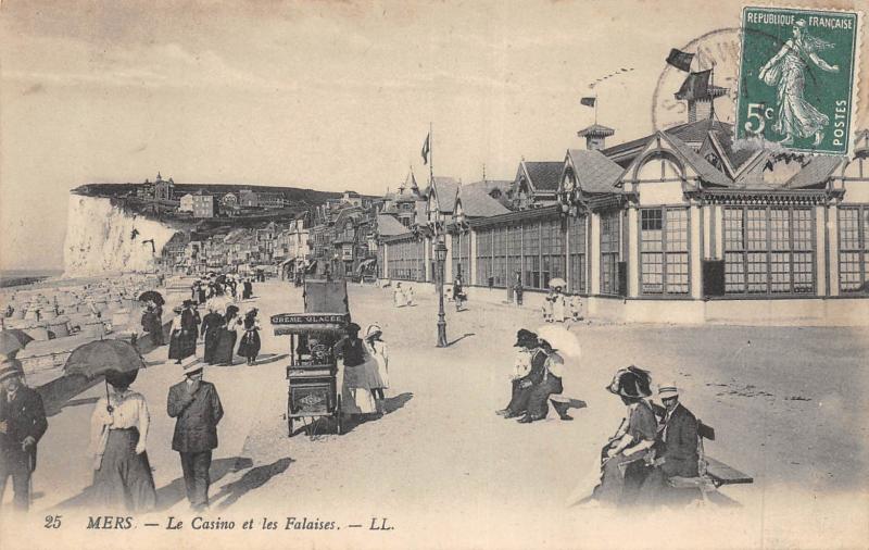 Carte postale ancienne Mers - Le Casino Et Les Falaises