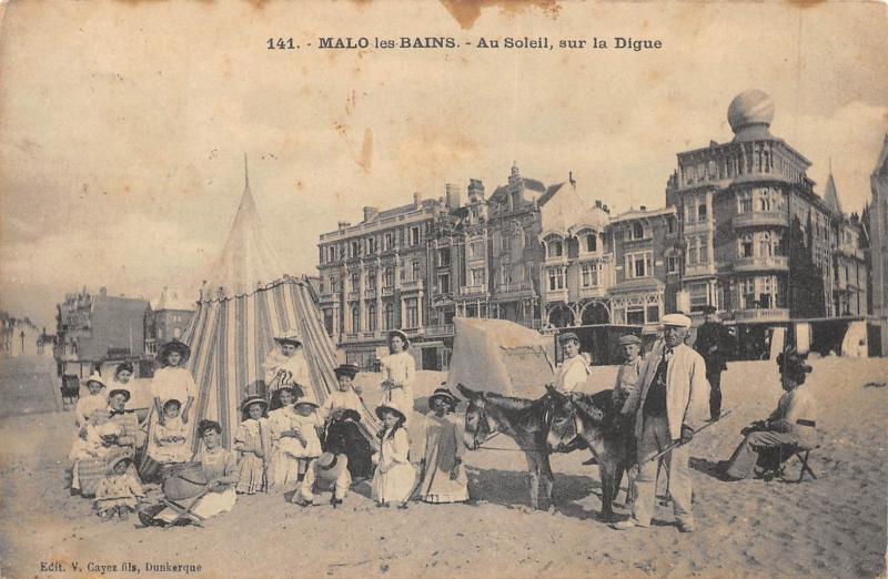 Carte postale ancienne Malo Les Bains - Au Soleil Sur La Digue