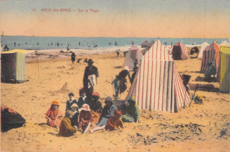 Carte postale ancienne Malo Les Bains - Sur La Plage