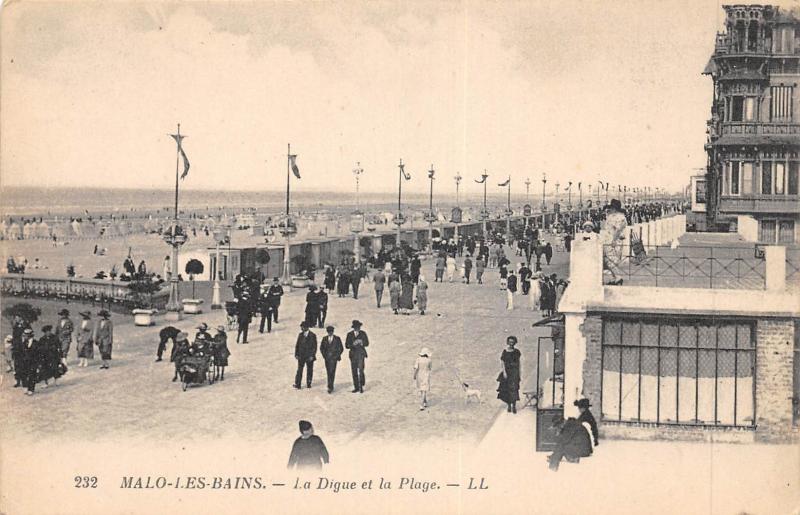 Carte postale ancienne Malo Les Bains - La Digue Et La Plage