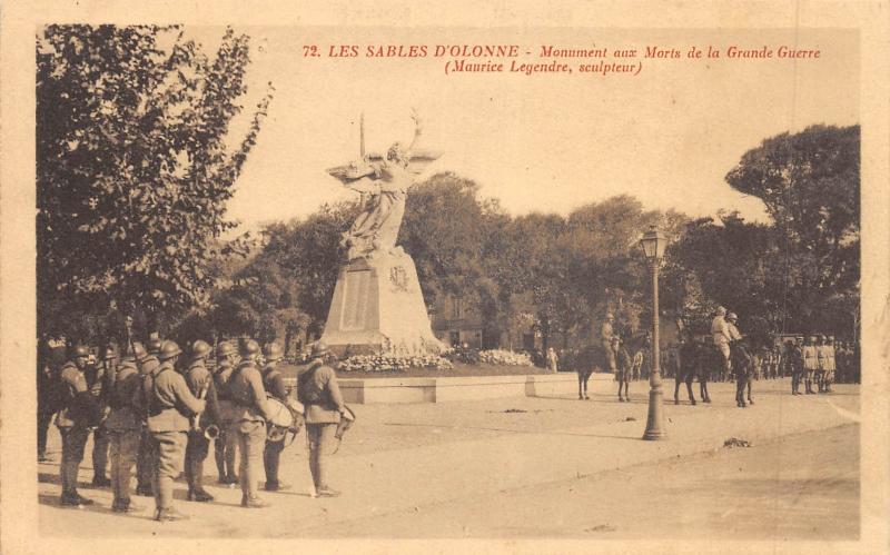 Carte postale ancienne Les Sables D'Olonne - Monument Aux Morts aux Sables-d'Olonne