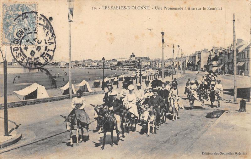 Carte postale ancienne Les Sables D'Olonne - Une Promenade A Ane Sur Le Remblai aux Sables-d'Olonne