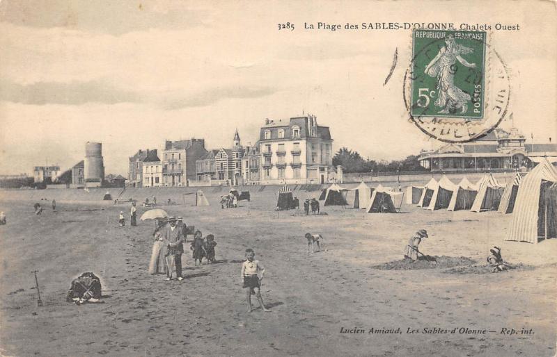 Carte postale ancienne La Plage Des Sables D'Olonne - Chalets Ouest