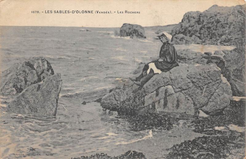 Carte postale ancienne Les Sables D'Olonne - Les Rochers aux Sables-d'Olonne