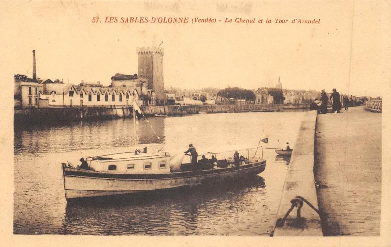Carte postale ancienne Les Sables D'Olonne - Le Chenal Et Tour D'Arundel aux Sables-d'Olonne