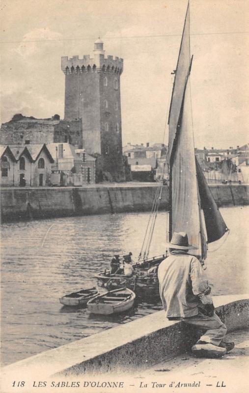 Carte postale ancienne Les Sables D'Olonne - La Tour D'Arundel aux Sables-d'Olonne