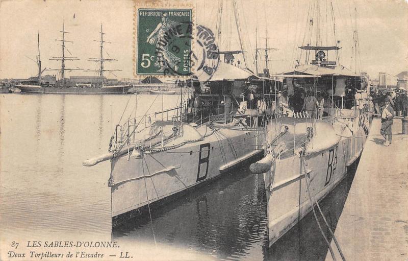 Carte postale ancienne Les Sables D'Olonne - Deux Torpilleurs De L'Escadre aux Sables-d'Olonne