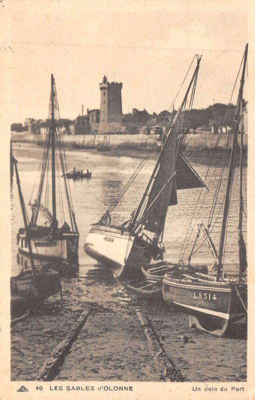 Carte postale ancienne Les Sables D'Olonne - Un Coin Du Port aux Sables-d'Olonne