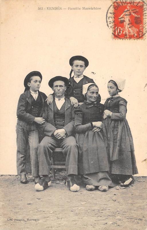 Carte postale ancienne Vendee - Famille Maraichine