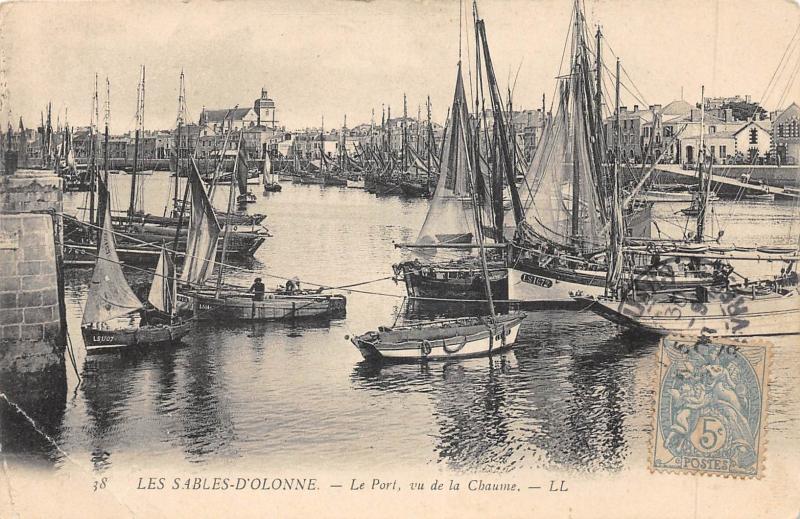 Carte postale ancienne Les Sables D'Olonne - Le Port - Vue De La Chaume aux Sables-d'Olonne