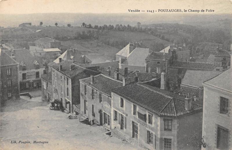 Carte postale ancienne Pouzauges - Le Champ De Foire à Pouzauges