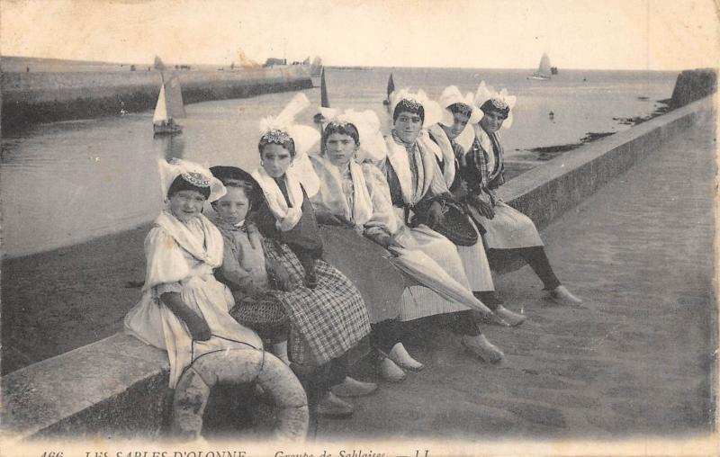 Carte postale ancienne Les Sables D'Olonne - Groupe De Sablaises aux Sables-d'Olonne