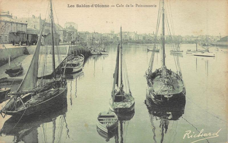Carte postale ancienne Les Sables D'Olonne - Cale De La Poissonnerie aux Sables-d'Olonne