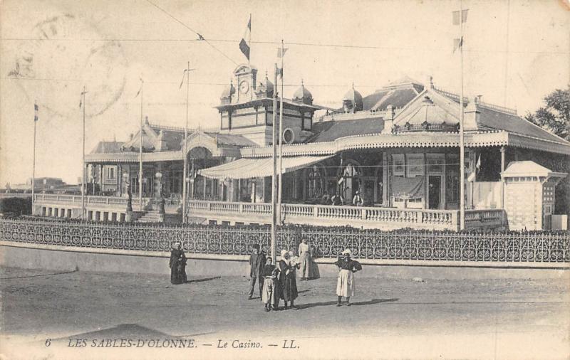 Carte postale ancienne Les Sables D'Olonne - Le Casino aux Sables-d'Olonne