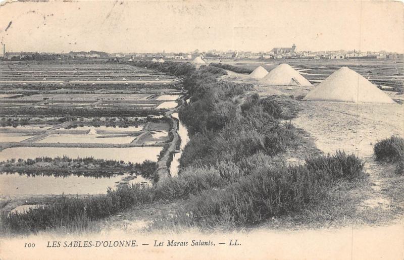Carte postale ancienne Les Sables D'Olonne - Les Marais Salants aux Sables-d'Olonne