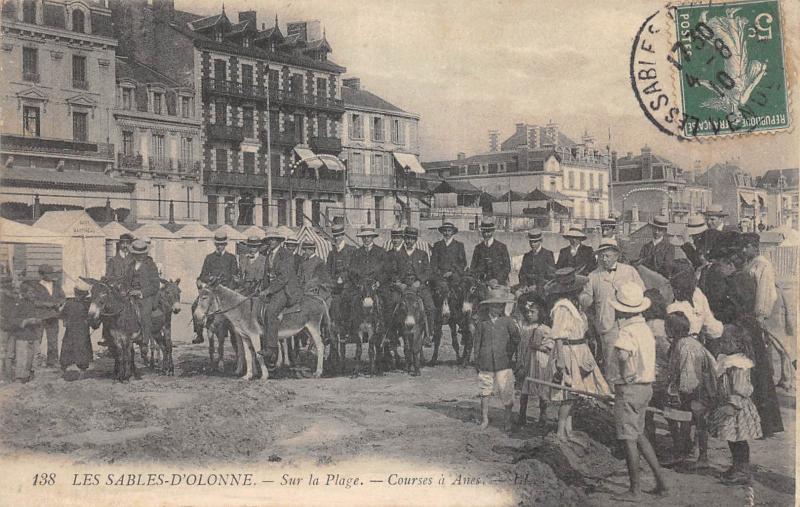 Carte postale ancienne Les Sables D'Olonne - Sur La Plage - Courses A Anes aux Sables-d'Olonne
