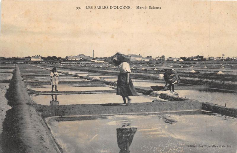 Carte postale ancienne Les Sables D'Olonne - Marais Salants aux Sables-d'Olonne
