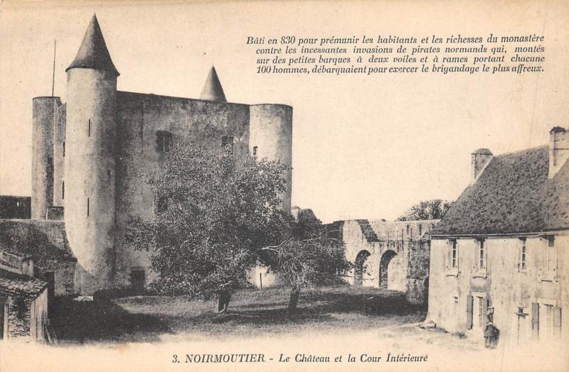Carte postale ancienne Noirmoutier - Le Chateau Et La Cour Interieure