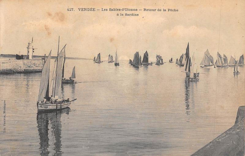 Carte postale ancienne Les Sables D'Olonne - Retour De Peche A La Sardine aux Sables-d'Olonne