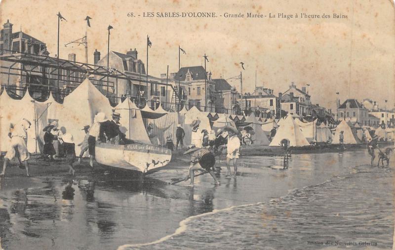 Carte postale ancienne Les Sables D'Olonne - Grande Maree - La Plage A L'Heure Des Bains aux Sables-d'Olonne