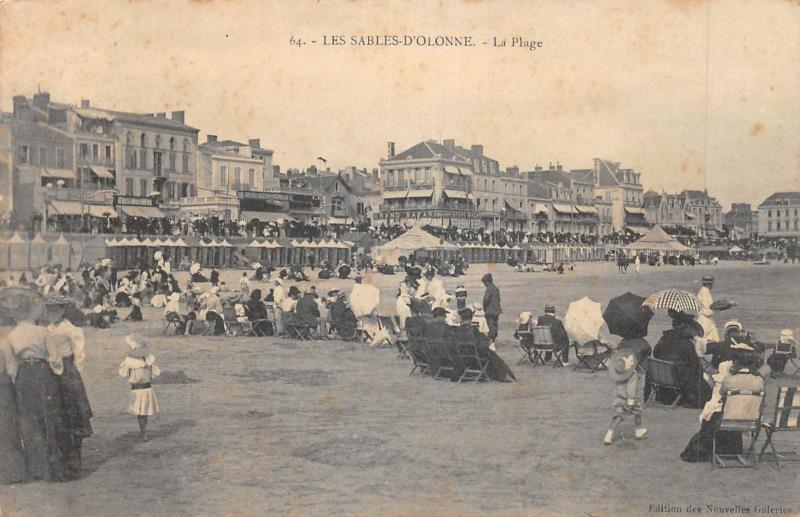 Carte postale ancienne Les Sables D'Olonne - La Plage aux Sables-d'Olonne