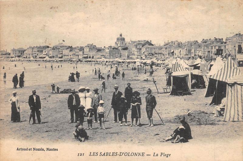 Carte postale ancienne Les Sables D'Olonne - La Plage aux Sables-d'Olonne