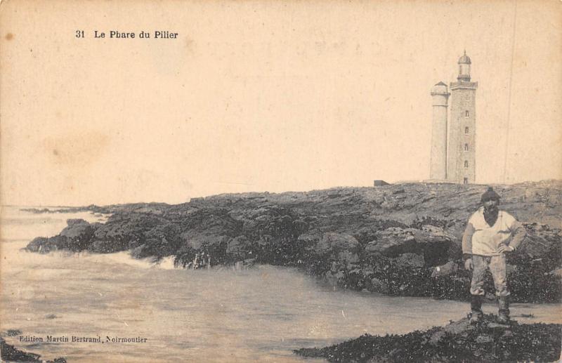 Carte postale ancienne Noirmoutier - Le Phare Du Pilier