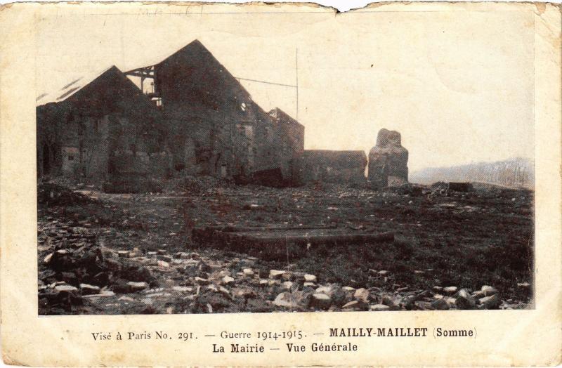 Carte postale ancienne Mailly Maillet la Mairie vue generale à Mailly-Maillet