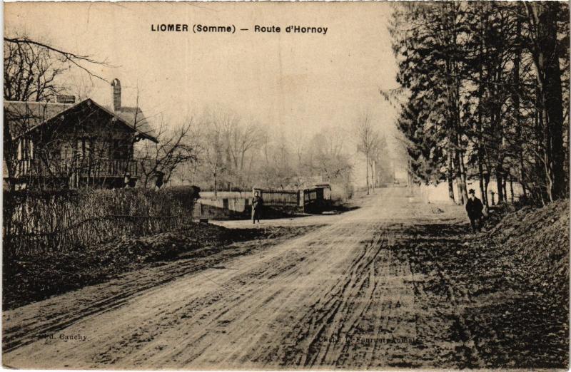 Carte postale ancienne Liomer Route d'Hornoy à Liomer