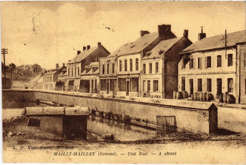 Carte postale ancienne Mailly Maillet une rue à Mailly-Maillet