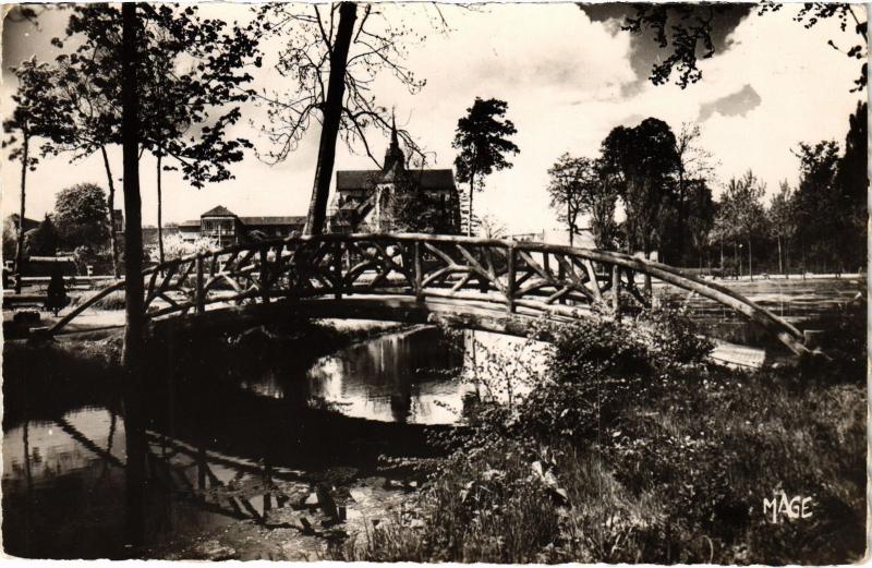 Carte postale ancienne Ham Parc Delicourt et eglise à Licourt