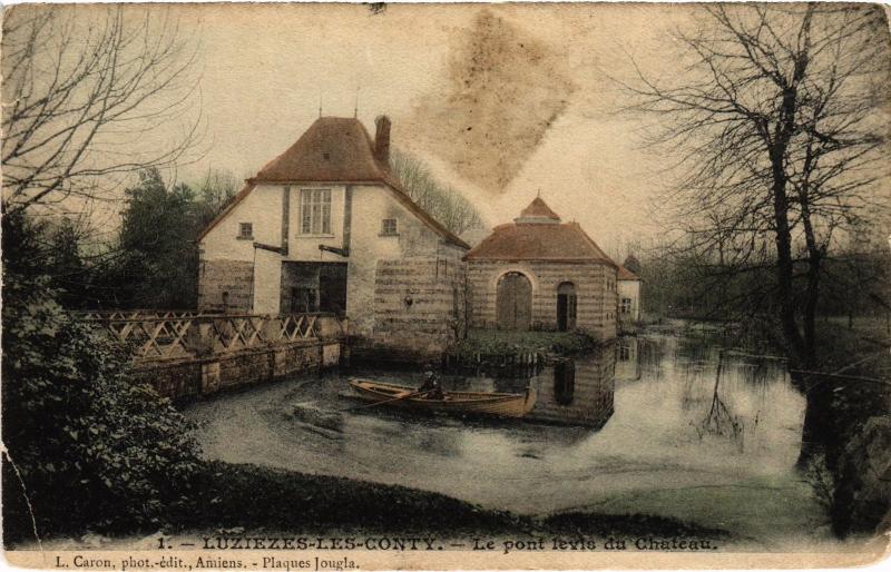 Carte postale ancienne Conty le pont levis du chateau à Conty