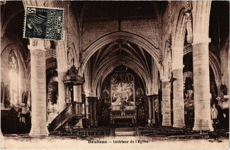 Carte postale ancienne Doullens interieur de l'eglise à Doullens