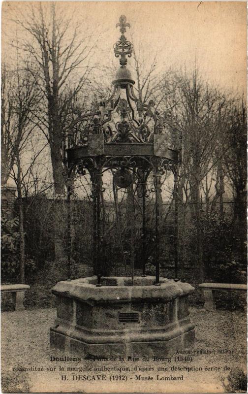 Carte postale ancienne Doullens Puits du Musee à Doullens