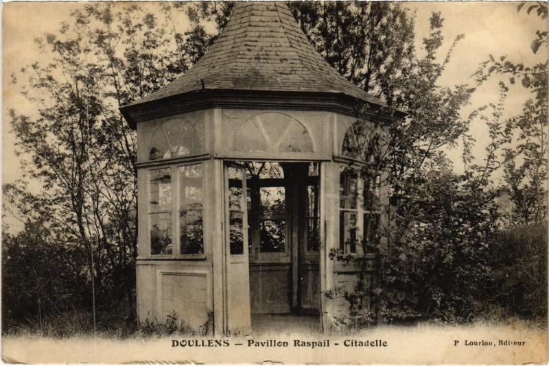 Carte postale ancienne Doullens Pavillon Raspail à Doullens