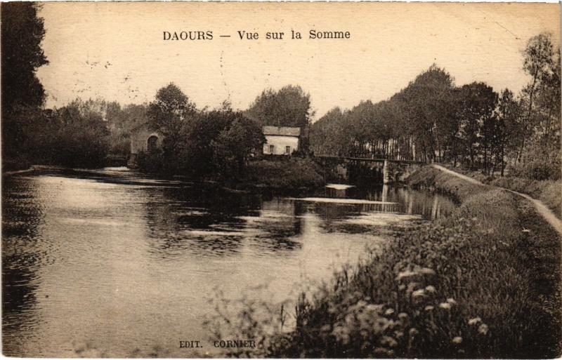 Carte postale ancienne Daours vue sur la Somme à Daours