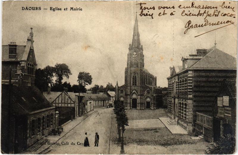 Carte postale ancienne Daours eglise et Mairie à Daours