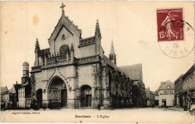 Carte postale ancienne Doullens eglise à Doullens